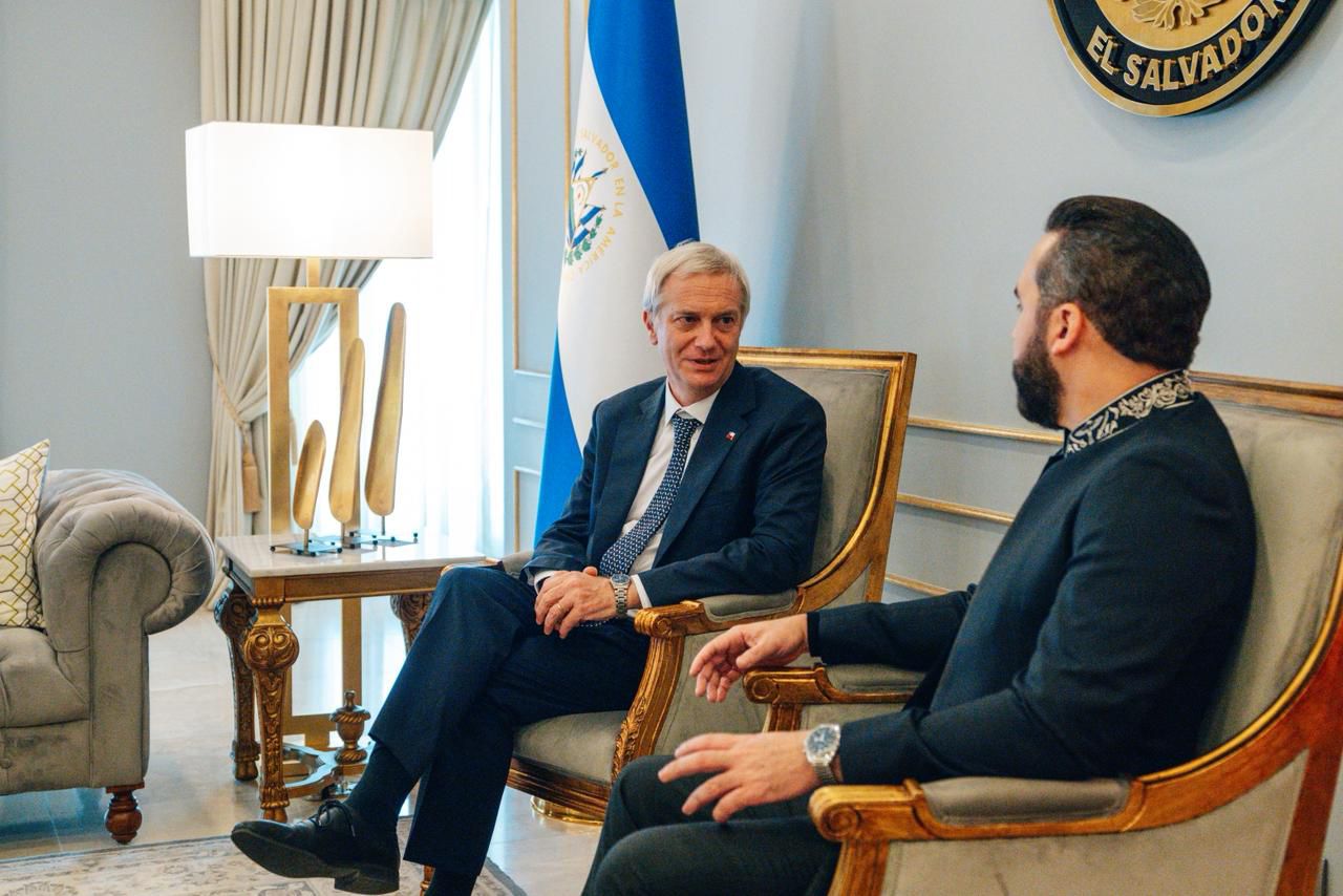 Kast destaca a El Salvador como “faro contra el crimen organizado” durante encuentro con Bukele: "Tenemos mucho que aprender"