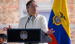 Presidente Petro afirma que colombianos son "tratados como esclavos y perros" en Chile, Argentina y Estados Unidos