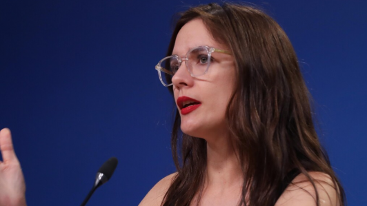 Ministra Vallejo acusa a la UDI de trabar sala cuna universal y cuestiona “señales confusas” de José Antonio Kast