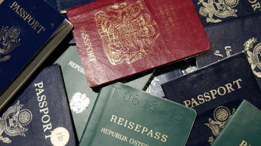 Los pasaportes más poderosos del mundo para 2026: El primero permite acceder a casi 200 destinos