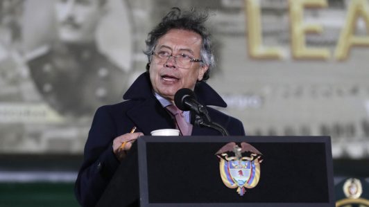Tras amenazas de Trump: Gustavo Petro habla de "tomar las armas" para defender la soberanía de Colombia