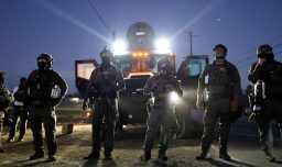 El Gobierno de EE.UU. enviará "cientos" de agentes federales adicionales a Minnesota