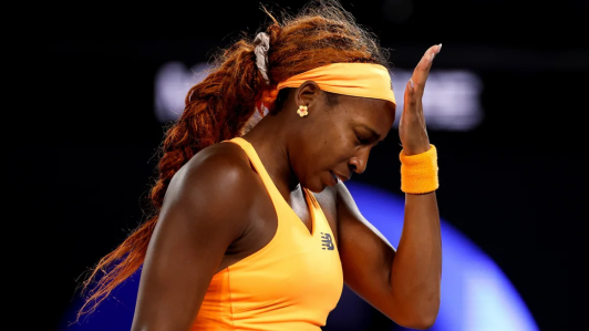 Coco Gauff destrozó su raqueta tras ser eliminada del Australian Open