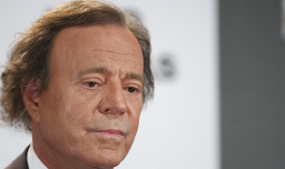 Julio Iglesias se defiende de acusaciones en su contra: “Niego haber abusado, coaccionado o faltado el respeto a ninguna mujer”