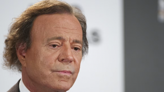 Julio Iglesias se defiende de acusaciones en su contra: “Niego haber abusado, coaccionado o faltado el respeto a ninguna mujer”