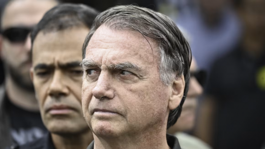 Bolsonaro recibe alta médica y vuelve a prisión tras ocho días hospitalizado