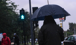 ¿Lluvia y tormenta eléctrica en Santiago este sábado? Horario y comunas donde podrían caer chubascos
