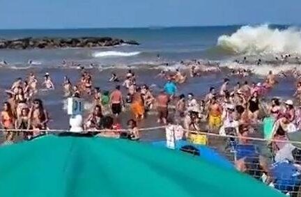 Ola gigante dejó un muerto y más de 30 heridos en Argentina