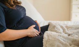 Avanza en la Cámara Baja el proyecto de ley que prohíbe y sanciona la maternidad subrogada