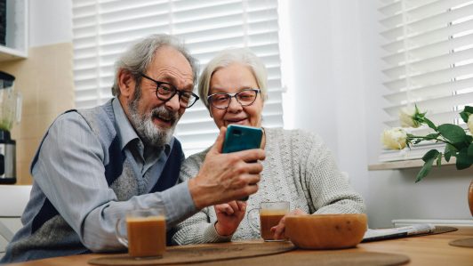 INE proyecta que en 2036 la población en Chile dejará de crecer y comenzará una "disminución gradual"