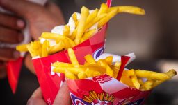 Comisión de Salud del Senado aprueba idea de legislar normativa que exige la rotulación de alimentos ultraprocesados