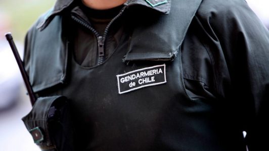 Director de Gendarmería remueve a dos funcionarios y suspende a otros dos tras liberación por error de imputado con orden de detención