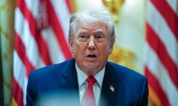 Trump baja los aranceles a India y afirma que dejarán de comprarle petróleo a Rusia