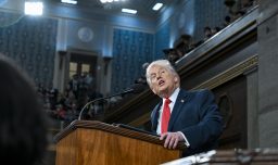 "Debería ser mi tercer mandato": Trump revive afirmación falsa sobre las elecciones de 2020