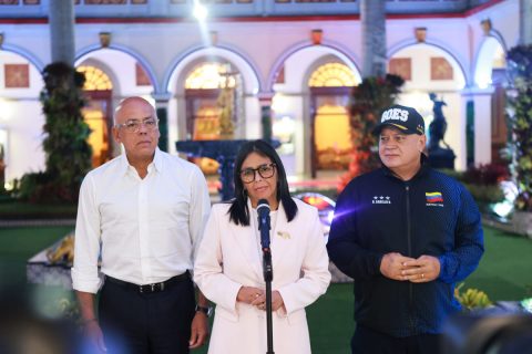 Presidente Delcy Rodríguez dice que Venezuela está en “calma y tranquilo” a un mes del ataque de Estados Unidos