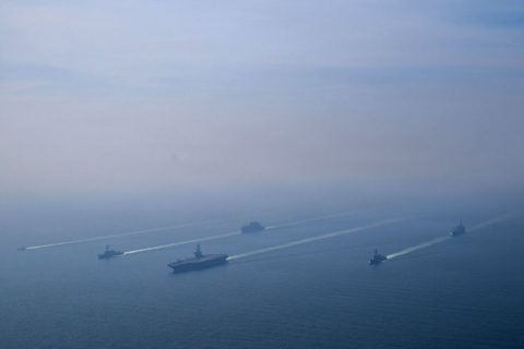 Estados Unidos aumenta presión militar en Irán mientras avanzan conversaciones sobre programa nuclear