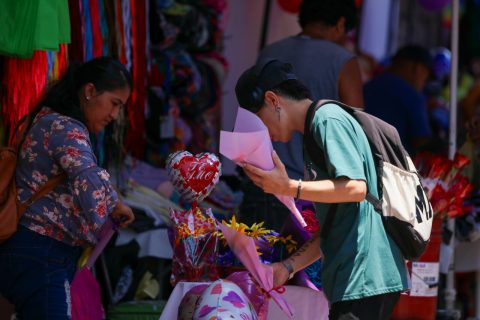 Cautela financiera en San Valentín: 6 de cada 10 chilenos gastarán menos de $50 mi