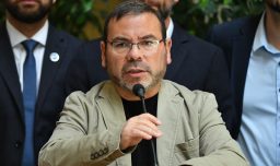 Barrera y peligro de perder Visa Waiver: "¿Estamos dispuestos a sacrificar nuestras relaciones con China por una visa?"