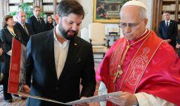 Presidente Boric envía carta al Papa León XVI para que interceda frente a crisis humanitaria en Cuba