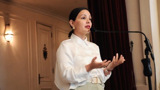 Ministra Arredondo responde a críticas por "festival porno" y dice que buscan "intentar quitar recursos y justificar recortes"