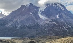 Turista israelí detenido en Torres del Paine deberá pagar $1 millón a Bomberos y no podrá volver a Chile por un año