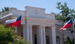 Justicia ordena al Hospital del Salvador pagar $70 millones a familia de fallecido por “falta de servicio”