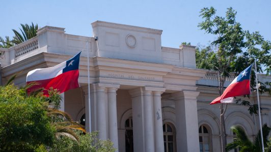 Justicia ordena al Hospital del Salvador pagar $70 millones a familia de fallecido por “falta de servicio”