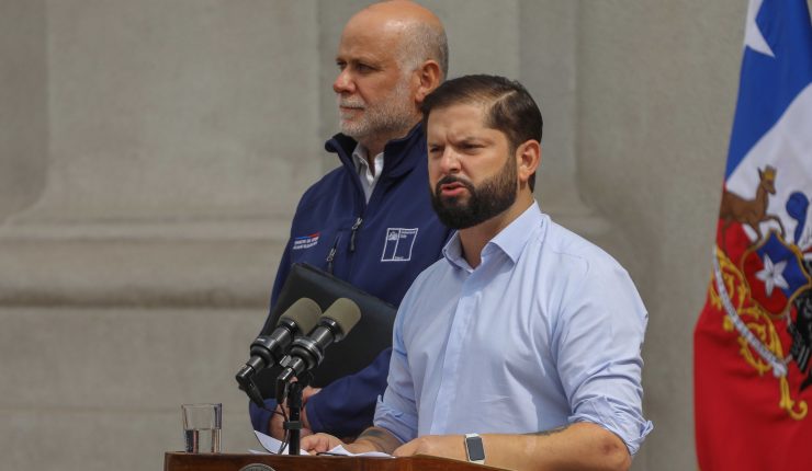 Presidente Boric respalda al ministro Muñoz por decreto anulado