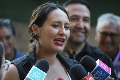 Alcaldesa de Lo Espejo denuncia amenaza de sicariato: “Ofrecieron $100 millones por mi cabeza”