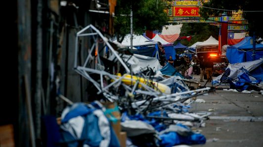 Barrio Meiggs: Durán asegura que no quedará “ningún toldo azul en la gran manzana” antes de que termine el Gobierno