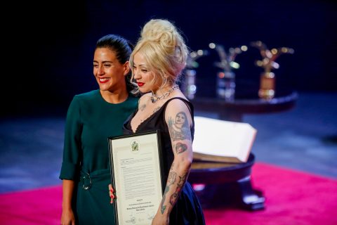 Mon Laferte es nombrada Hija Ilustre de Viña del Mar tras su exitoso paso por el Festival