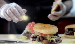 Día del Churrasco Chacarero 2026: 5 restaurantes con ofertas para disfrutar del sándwich chileno en todo Chile