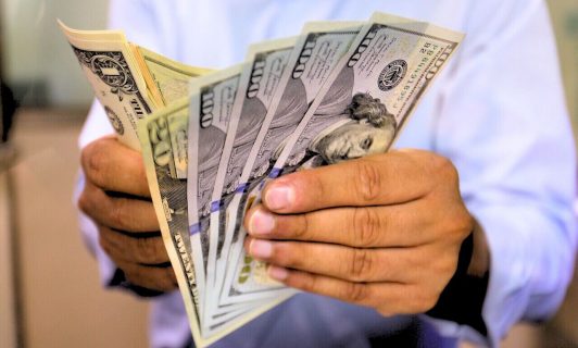 Millonario contrabando en el Aeropuerto de Santiago: Condenan a sujeto por intentar ingresar con 30 mil dólares a Chile