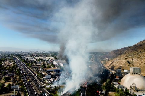 ¿Cómo protegerte del humo tras la explosión en Renca? Seremi de Salud entrega recomendaciones para resguardo