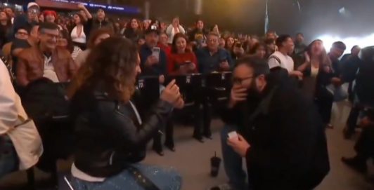 El inesperado doble matrimonio que emocionó a Mon Laferte en Viña 2026: "¡Felicidades!"