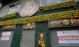 Clausuran local de “El Rey de las Micheladas” ubicado al lado de un colegio en Santiago