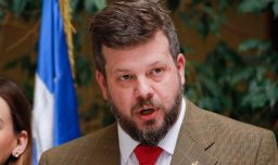 Johannes Kaiser reconoce haber compartido una noticia falsa sobre el INDH, pero reitera criticas al organismo