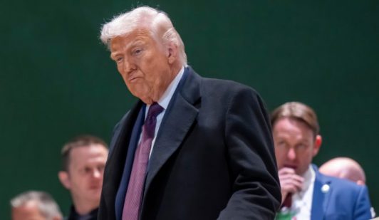 Donald Trump afirma que Alí Jamenei murió y advierte que bombardeos continuarán "por el tiempo que se necesario"