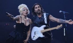 Juanes emociona en Viña 2026 con dúo de "Fotografía" junto a Mon Laferte: "Chile te ama"