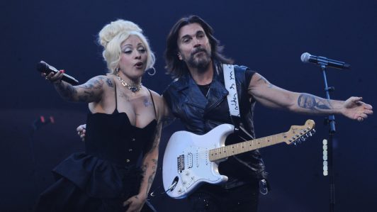 Juanes emociona en Viña 2026 con dúo de "Fotografía" junto a Mon Laferte: "Chile te ama"