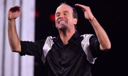 Kramer cierra la primera parte de su rutina en Viña 2026 con imitaciones políticas: Matthei, Parisi, Jara y Kast dividen al público