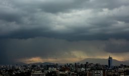 Balance de tormenta en Santiago: Quebradas se activan en el oriente y Maipú reporta más de 300 viviendas anegadas