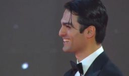 Matteo Bocelli causó furor en la Gala de Viña 2026: Así reaccionaron las redes a su paso por la alfombra roja