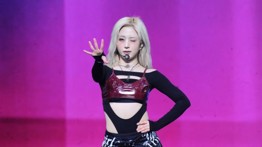 La Quinta Vergara le canta el cumpleaños a Haewon de NMIXX en perfecto coreano