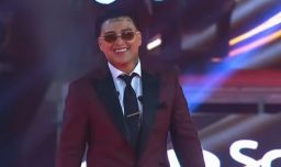 Pablo Chill-E impacta en la Gala de Viña con "traje de balazos" y un homenaje a víctimas de guerras