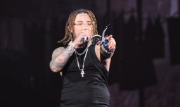 Pablo Chill-E triunfa en Viña 2026 con Gaviota de Plata y Oro: "Esto es para todas las residencias y hogares de menores"