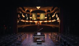 Teatro Municipal de Santiago celebra el centenario de Gabriel García Márquez con una exposición fotográfica inmersiva