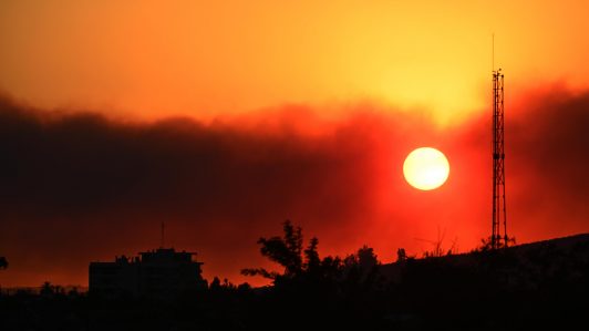 Senapred declara Alerta Roja en Melipilla por incendio forestal "Las Tinajas" cercano a zonas residenciales