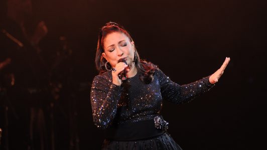 "Un caramelito para el alma": Las reacciones que dejó en redes sociales la presentación de Gloria Estefan en Viña 2026