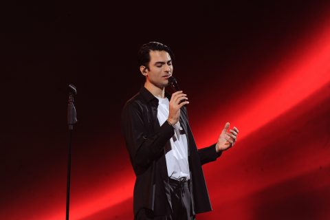 Matteo Bocelli sorprende con emotivo cover de Gracias a la Vida en Viña 2026